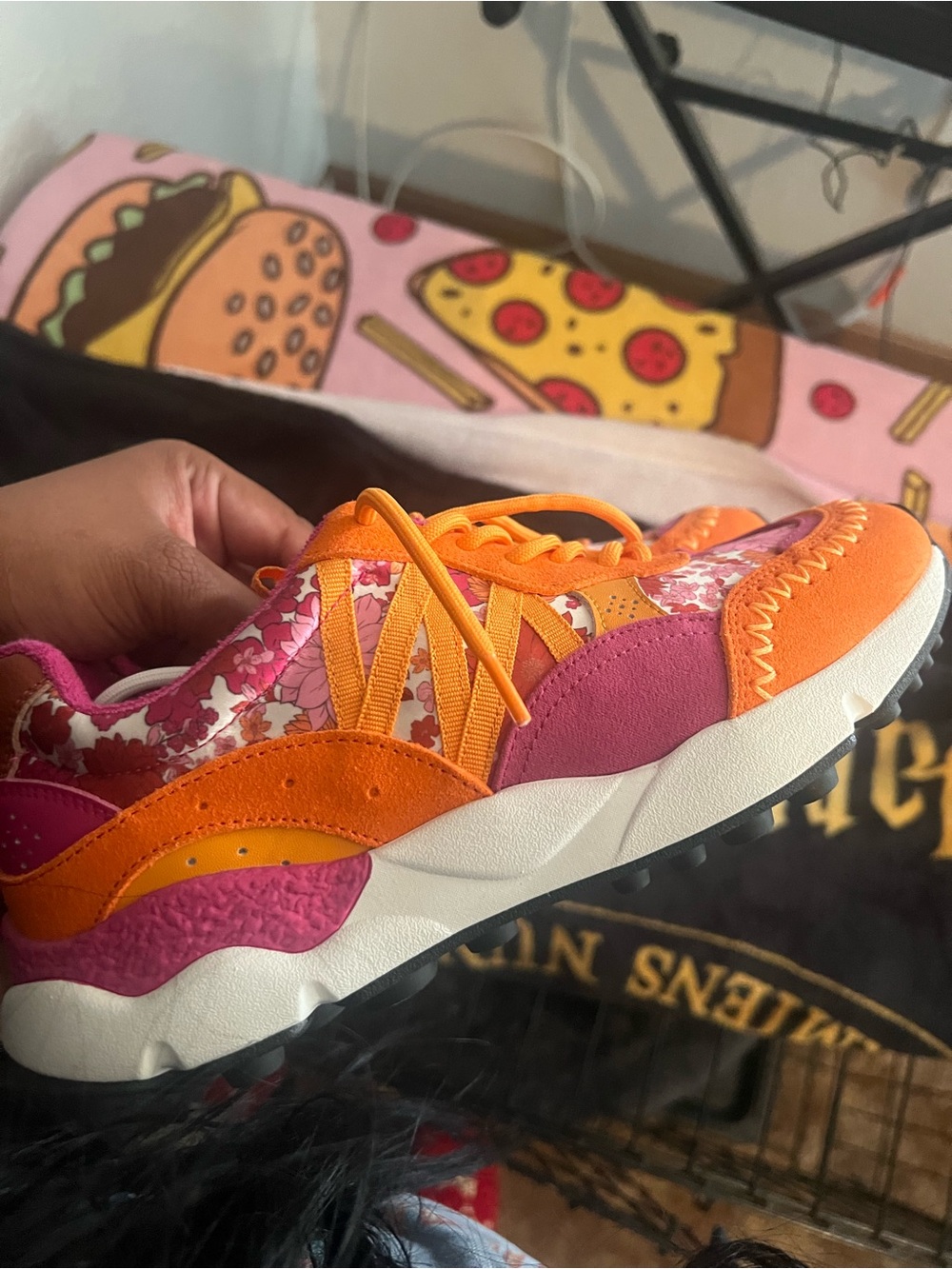 Chelsea & Violet Sneakers Size 8